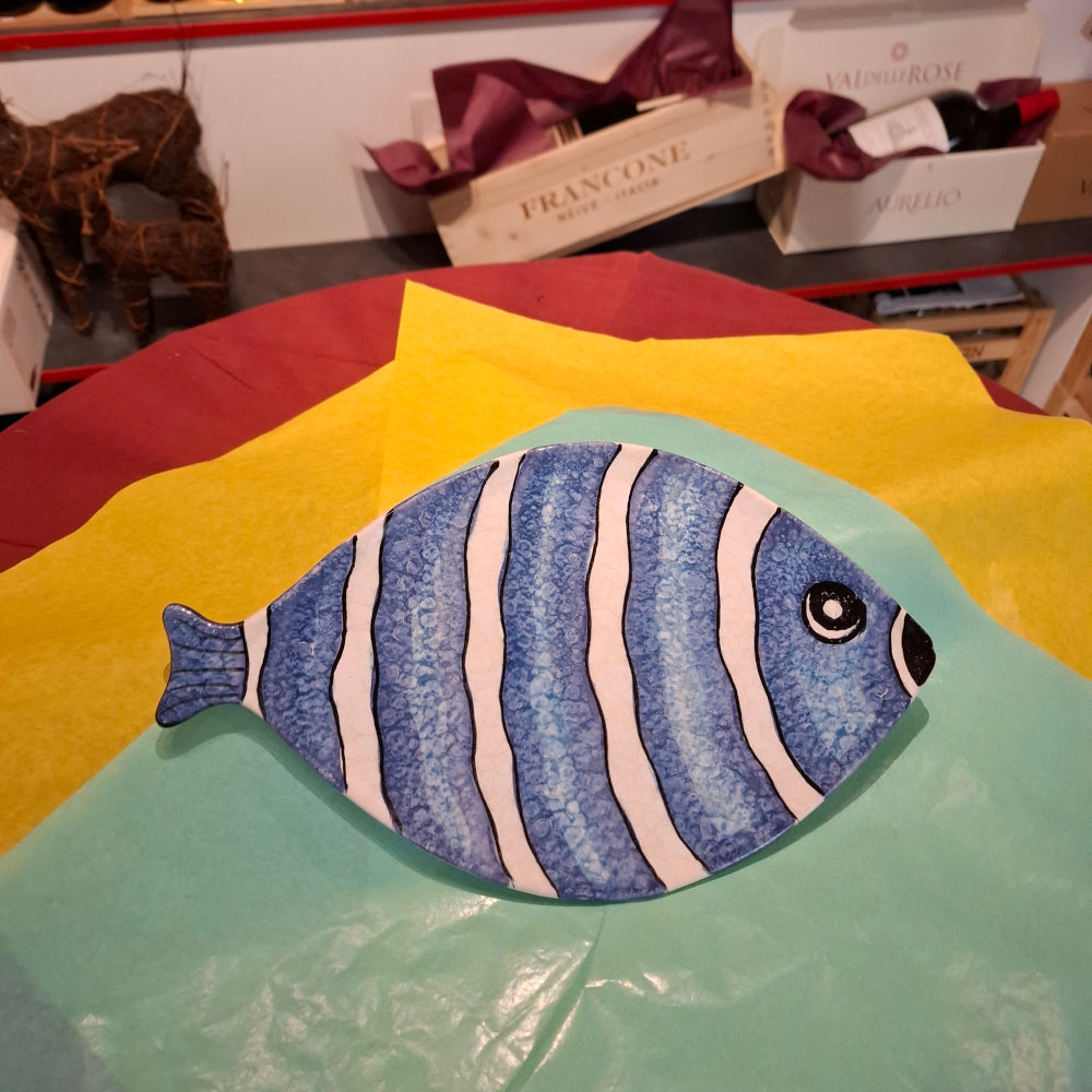 Keramik Fischteller Motiv Fisch " NEMO" Farbe Blau/Weiß ( B. cm. ca 19,5 cm. L cm.ca. 33,5 ) - Handarbeit aus Italien