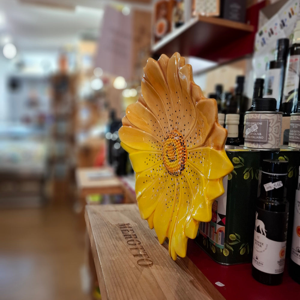 Keramikteller - Margherita - Farbton Gialloarancio Antico , mit Weiß & Schwarze Pünkte Handarbeit aus Italien