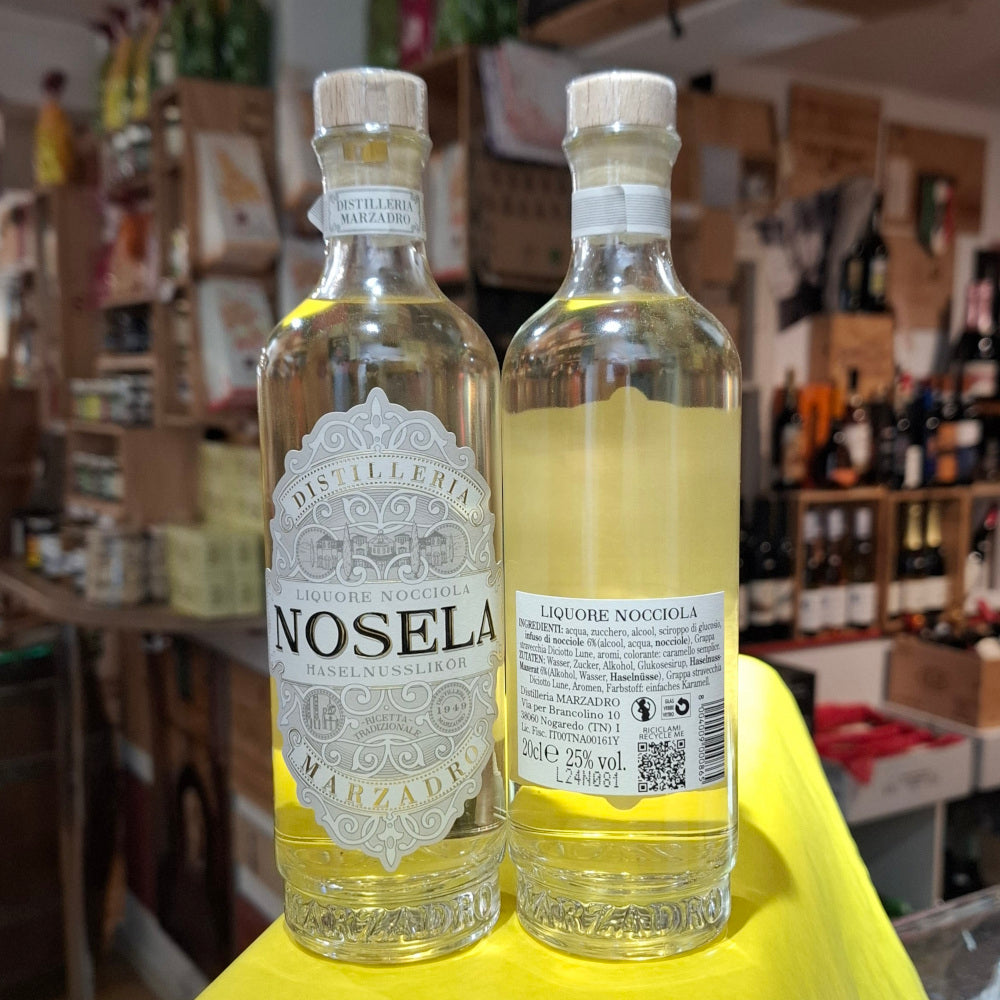 Haselnusslikör auf Grappabasis /"Nosela" - Destillerie Marzadro, Trentino, 20 cl. Fl. 25% Vol.