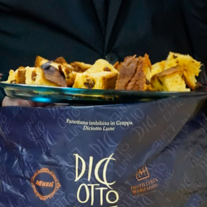 Panettone alla Grappa 18 Lune, Marzadro / Muzzi - 1 Kg