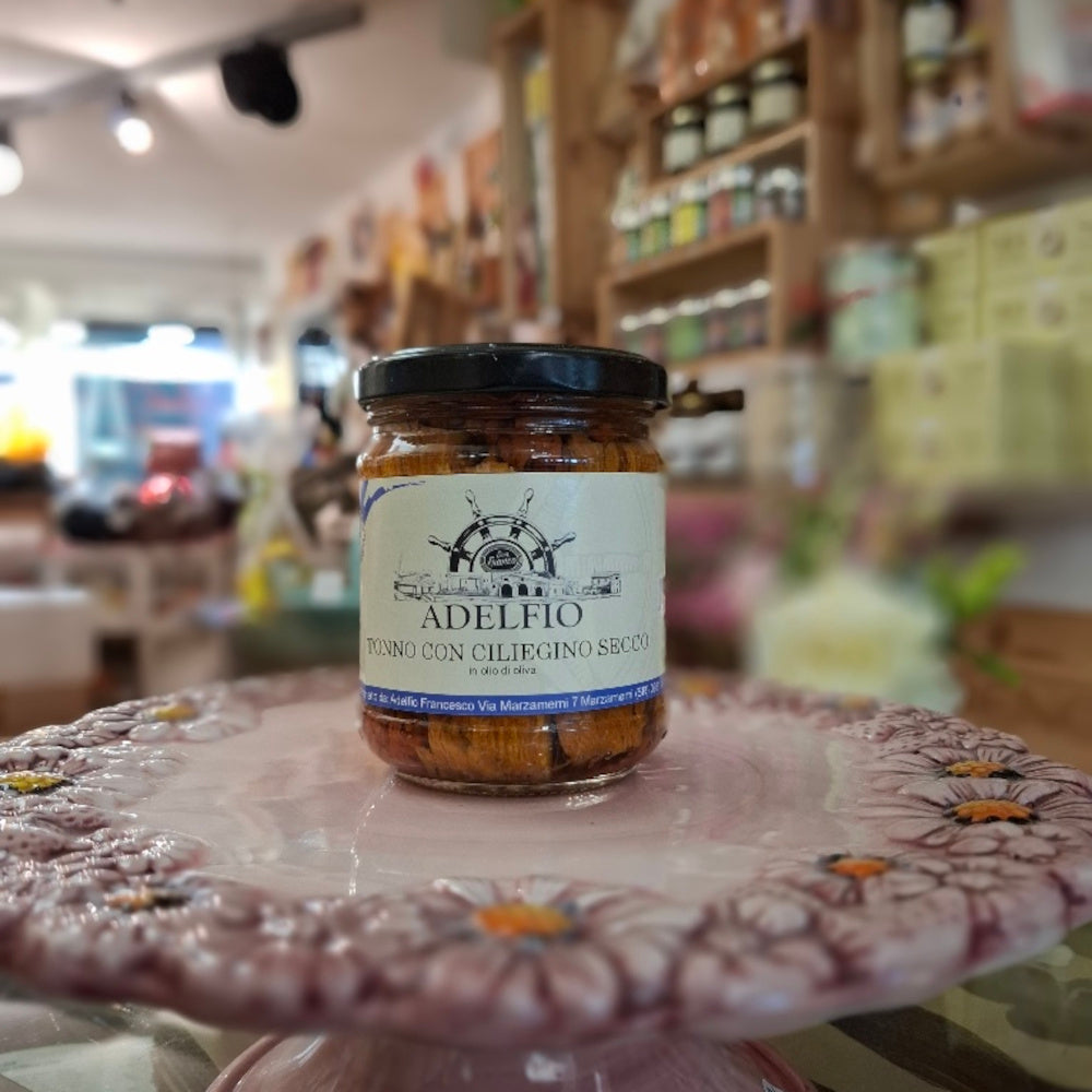 Fisch - Thunfisch mit getrockneten Kirschtomaten , Adelfio, Marzamemi, Sizilien