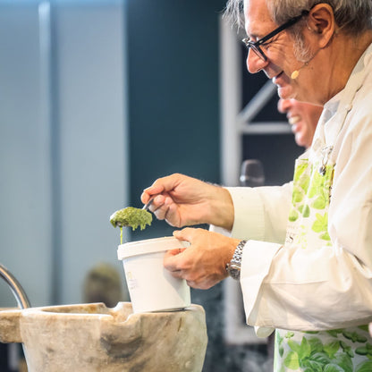Pesto Genovese - ausschliesslich mit Zutaten aus Genua - ohne Knoblauch - Rossi 1947 Genua