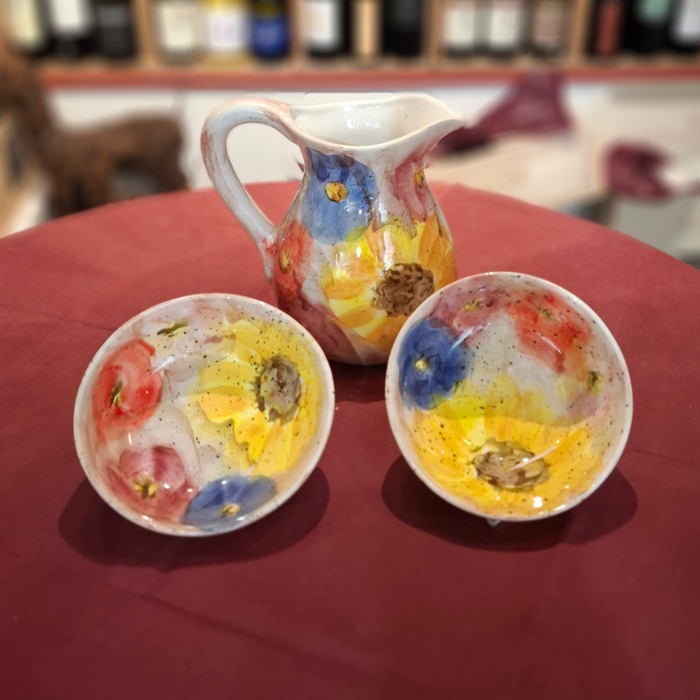 Keramik Karaffe ( 1 Stk. H. 18 cm.ca. 1.25 lt. ) + 2 Schalen ( B.14 cm. H. 5/6 cm. )  Design  Mix Flower - Handarbeit aus Italien