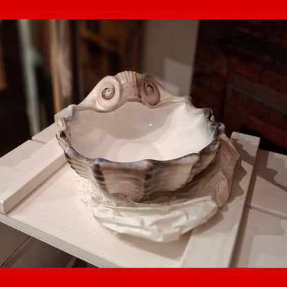 Keramikschale - "Conchiglia/Muschel" ( L. ca. 20 cm. B ca 17 cm. H. 8,5 cm. ca. )Handarbeit aus Italien