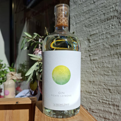 Gin aus dem Schwarzwald - Mühlenbach Brennerei Buchholzenhof -FICHTE & ZITRONE GIN  0.5 lt. 40%