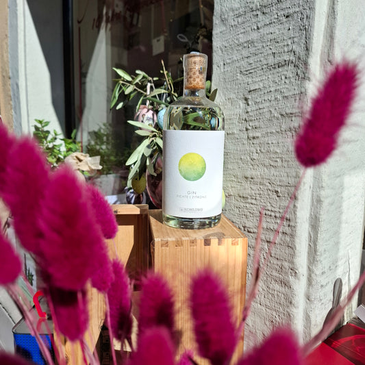 Gin aus dem Schwarzwald - Mühlenbach Brennerei Buchholzenhof -FICHTE & ZITRONE GIN  0.5 lt. 40%