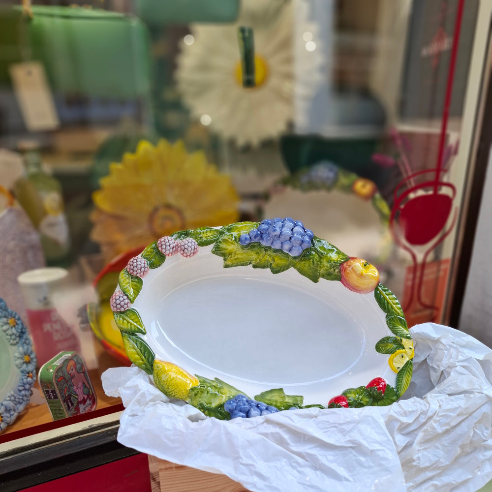 Keramikschale für Obst/Früchte ( Oval 37 cm. ca.  x 27,5 cm. ca.  H 7  cm. ca. ) Weiß mit Relievdeko ( Zitrone, Äpfel, Traube, Brombere, Erdbere)