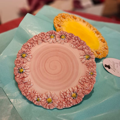 Keramik  Teller 2er Set Gelb/Rosaantico mit Margheritedekorand ( B. cm. ca. 22 H cm. ca. 1,5 ) - Handarbeit aus Italien