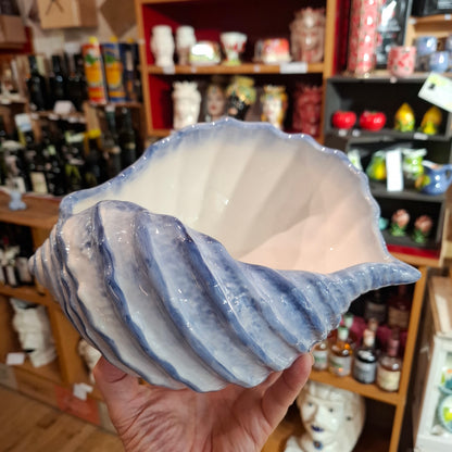 Keramikschale - "Conchiglia/Muschel "Blu"( L. ca. 26,5 cm. B ca 19 cm. H. 13,5 cm. ca. )Handarbeit aus Italien