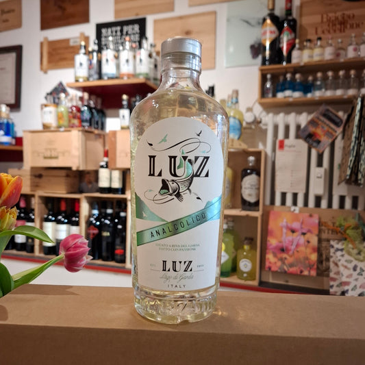 Alkoholfrei BASIS FÜR COCKTAILS mit Wacholdergeschmack- 70 cl. "Getränk" LUZ  Marzadro