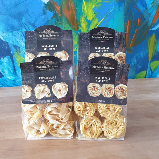 Pasta, Pappardelle & Tagliatelle Eierteignudel hergestellt in die Marken hervorragende Qualität
