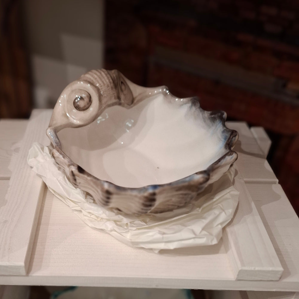Keramikschale - "Conchiglia/Muschel" ( L. ca. 20 cm. B ca 17 cm. H. 8,5 cm. ca. )Handarbeit aus Italien