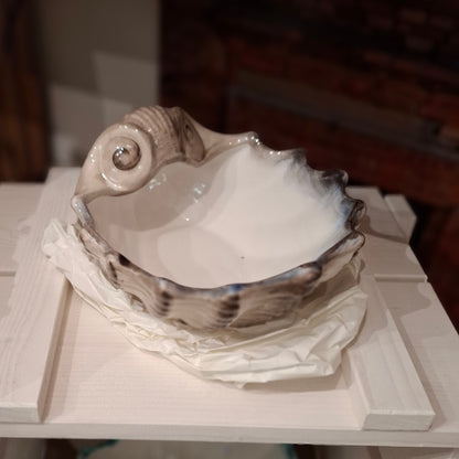 Keramikschale - "Conchiglia/Muschel" ( L. ca. 20 cm. B ca 17 cm. H. 8,5 cm. ca. )Handarbeit aus Italien